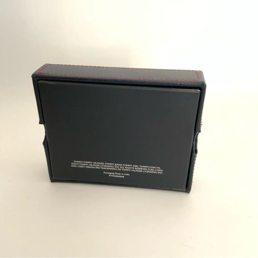 Tommy Hilfiger Leather Wallet & Valet